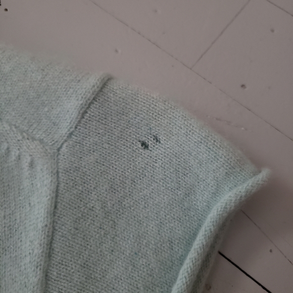 IISLI Sweater - Picture 6 of 6